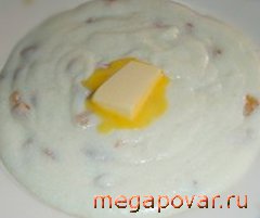 Фото блюда к рецепту Каша манная (молочная) с морковью и изюмом