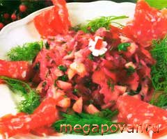 Салат из квашеной капусты и красной свеклы