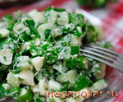 Фото блюда к рецепту Салат из зеленого лука с яйцом