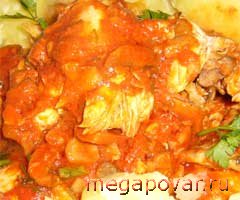Фото блюда к рецепту Курица, тушенная с грибами в томатном соусе