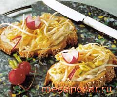 Фото блюда к рецепту Бутерброды с ростками и пикулями