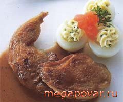 Фото блюда к рецепту Грудка перепелки с перепелиными яйцами